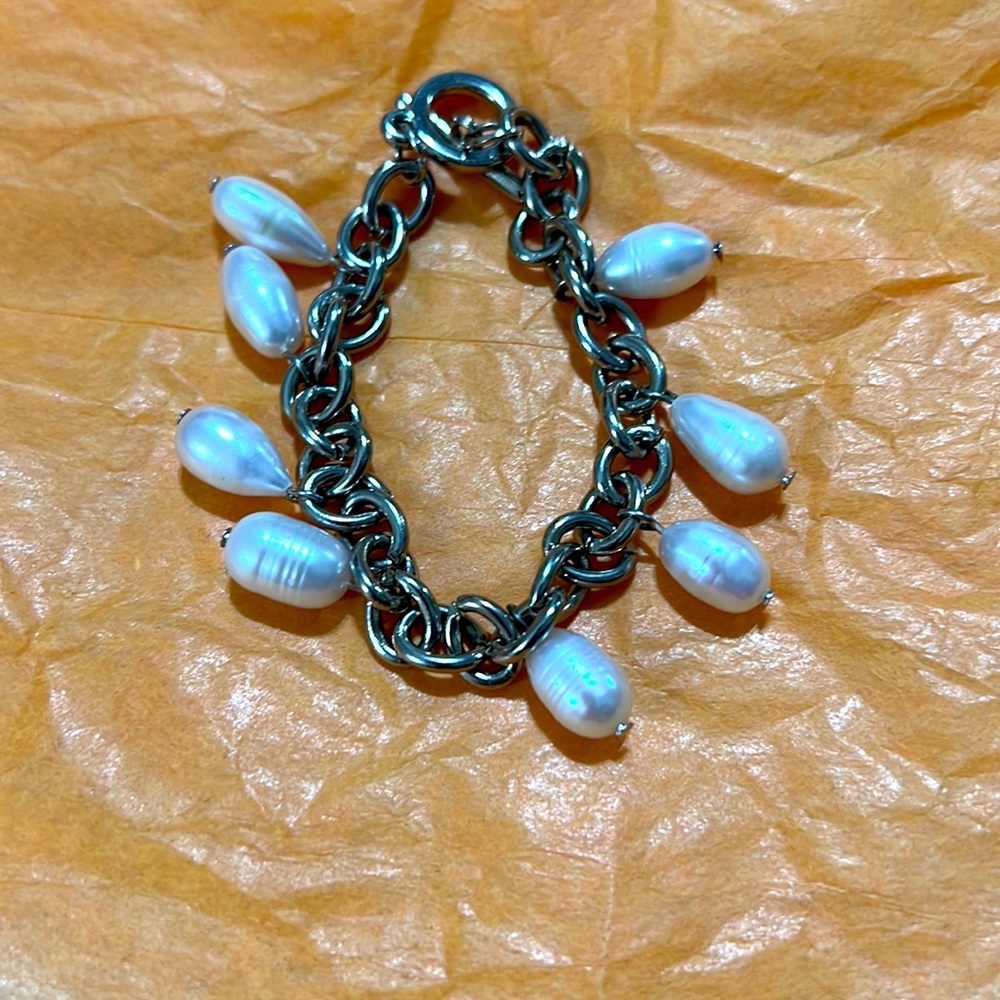 Pearl bracelet silver tone